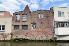 An-old-building-next-to-the-channel