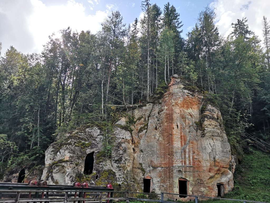 Līgatne's cellar caves