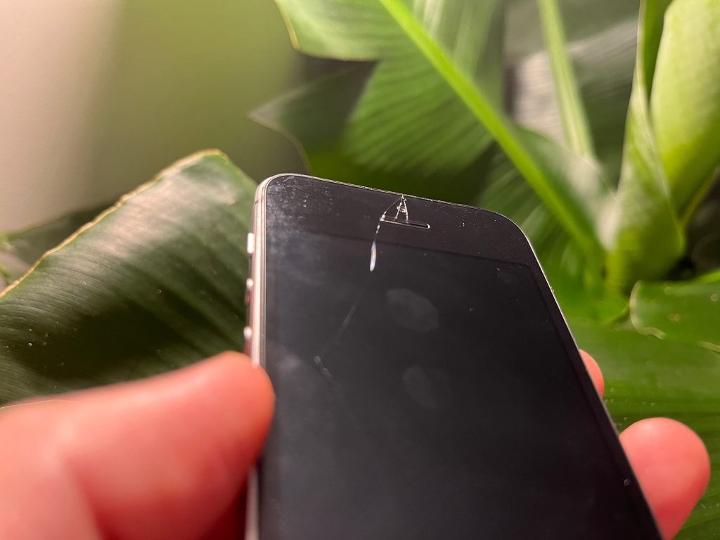 iPhone 5S new screen is cracked