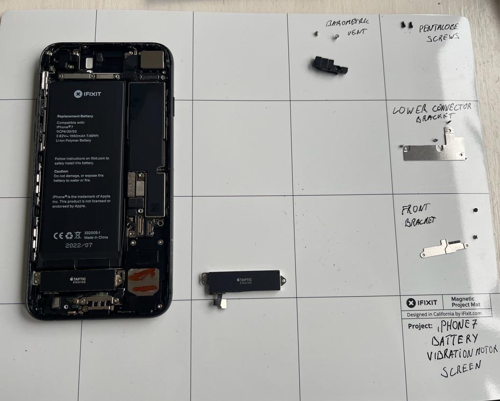 iPhone 7 repiar - the new taptic engine is in