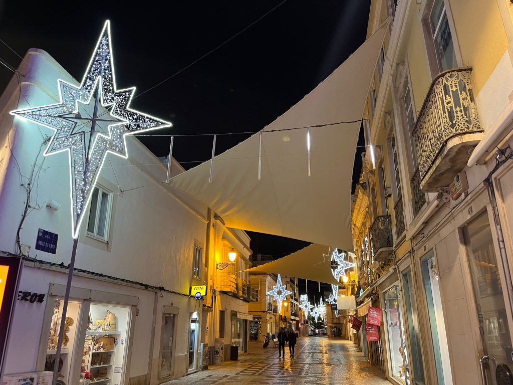 Faro in the night