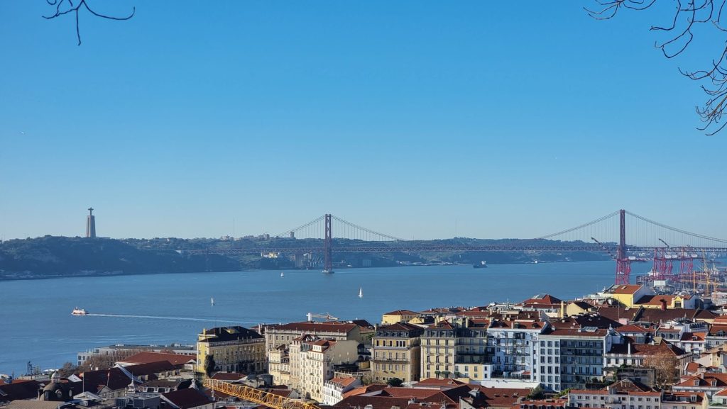 the Salazar bridge in the background