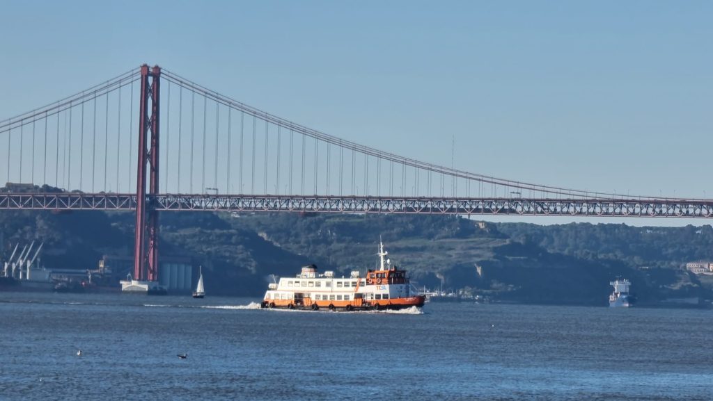 The Salazar bridge