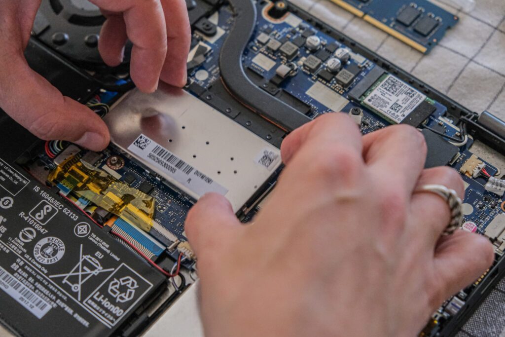 Putting back the RAM protector