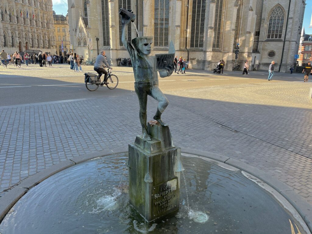 A fountain statue