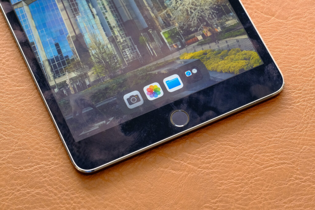 iPad mini bottom
