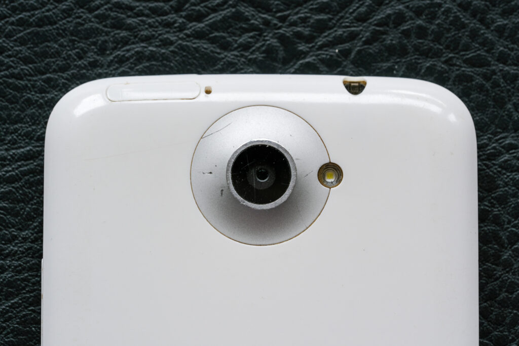 HTC One X - top back