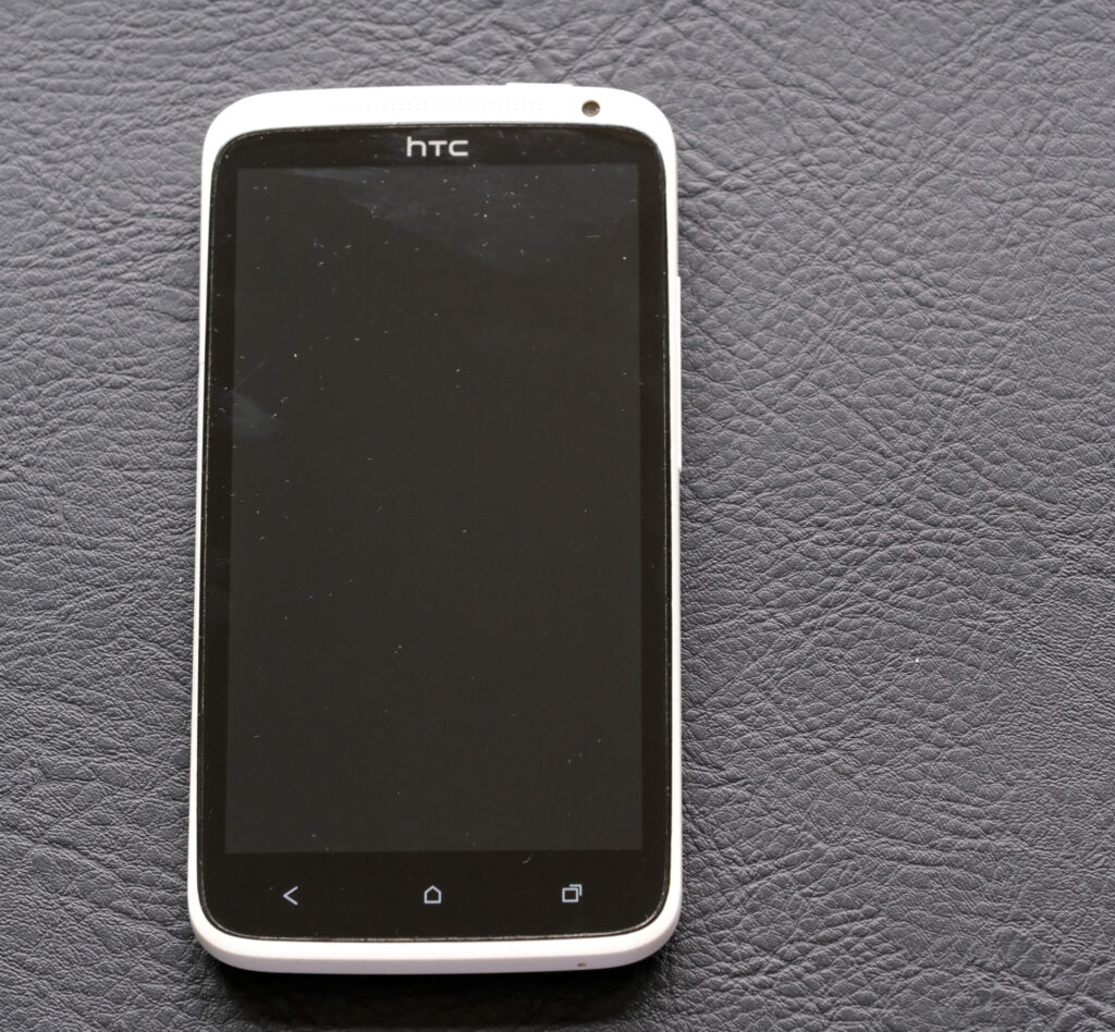 HTC One X - full front