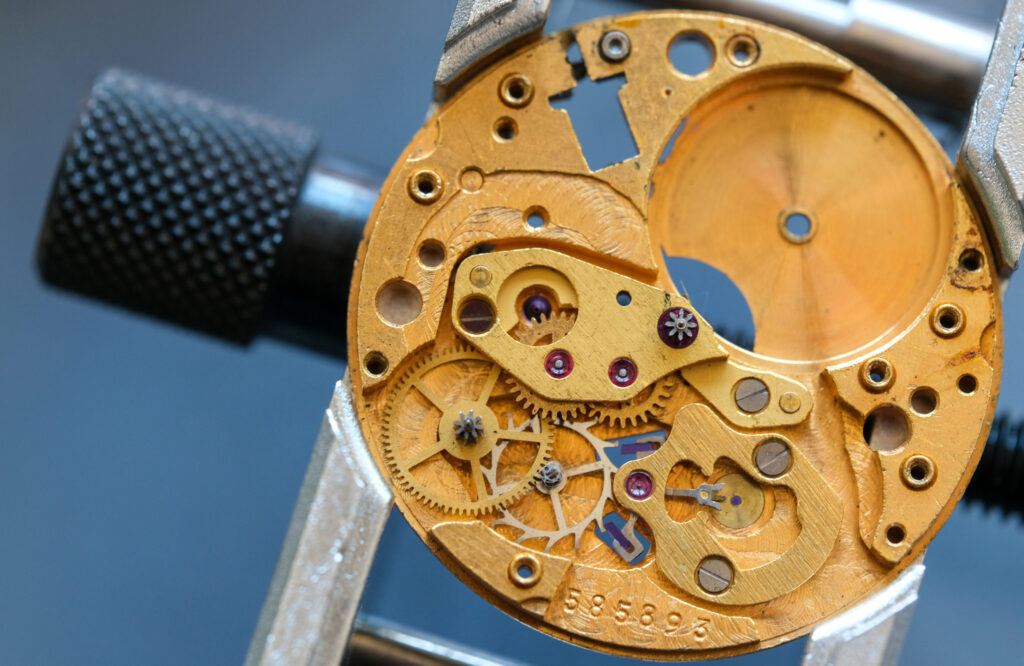 Gear train exposed