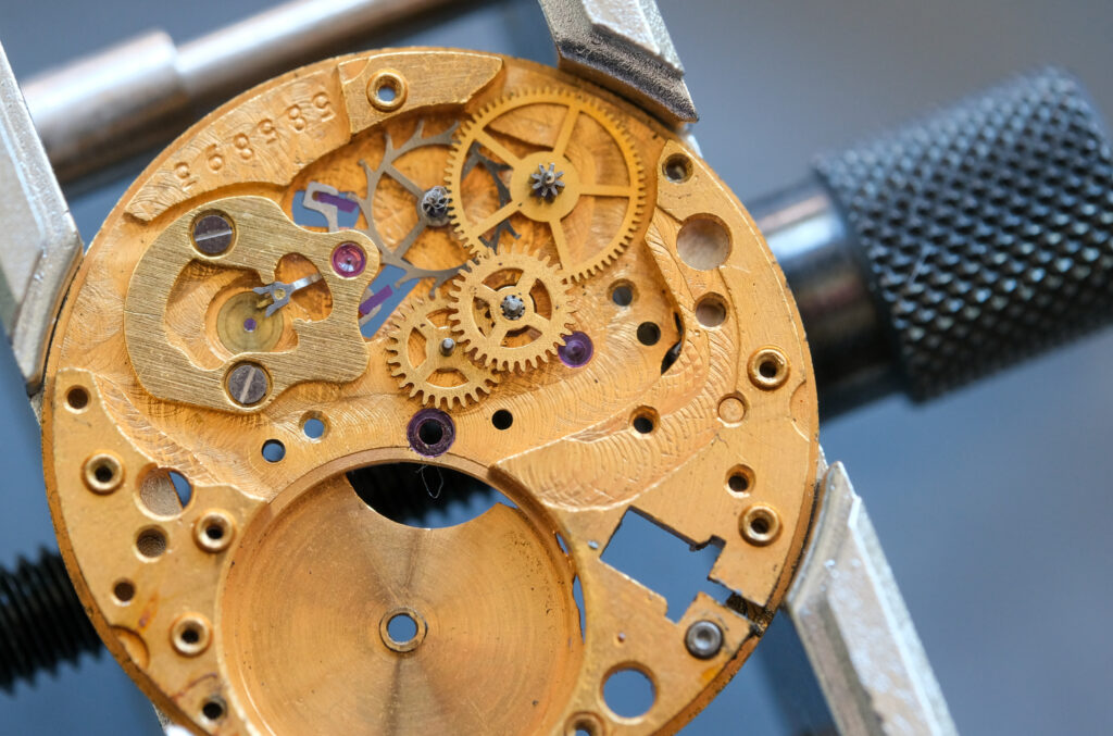 Gear train exposed